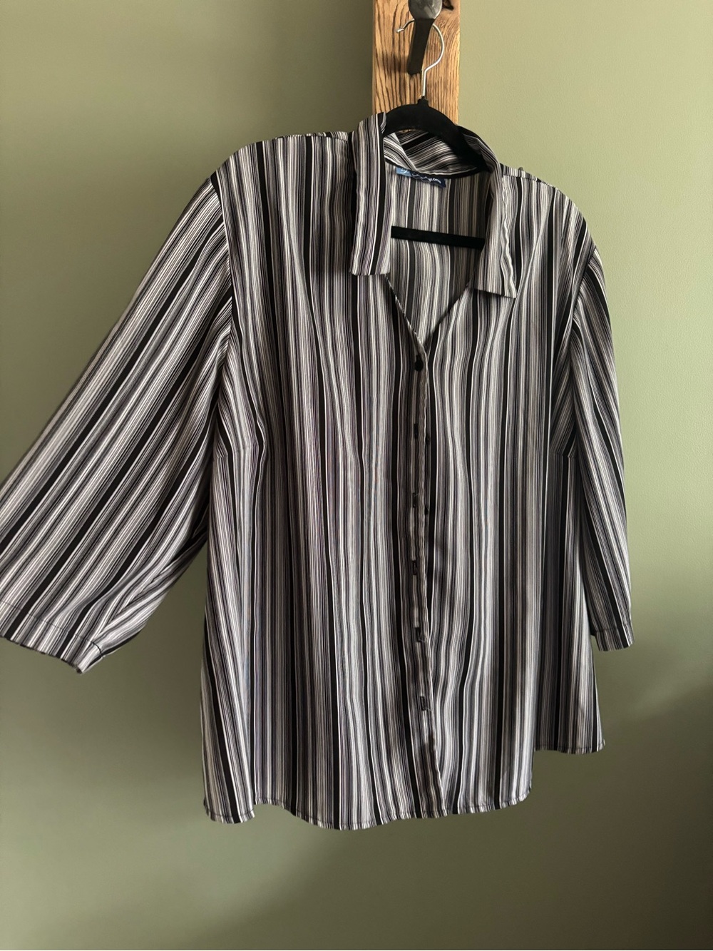 31.) Penningtons / Striped Button-Up Shirt - Classic - Picture 5 of 6